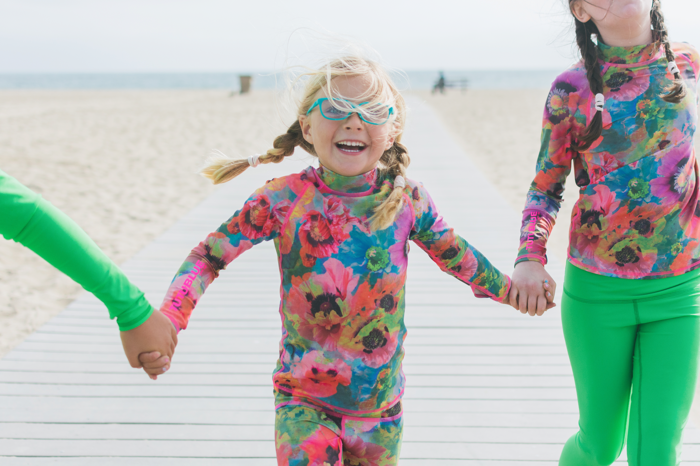 GIRL'S RASH GUARDS